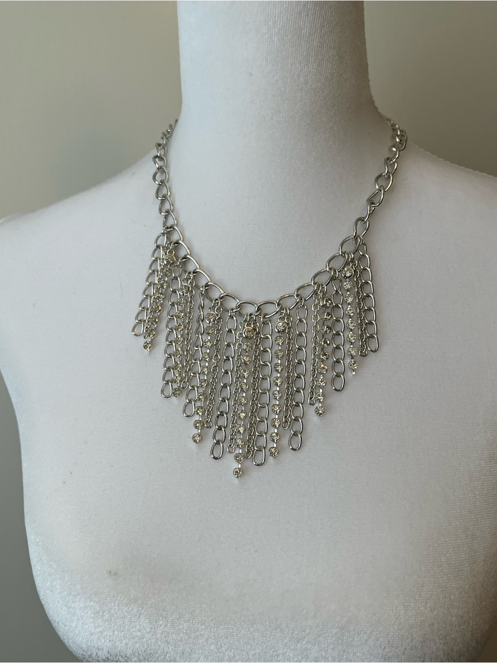 Fun Chunky  Silver Tone Chain Rhinestone Tassel Necklace Collar 16”